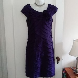 London Times purple sleeveless formal dress. Size 6P.